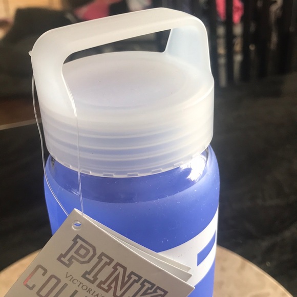 BNWT VS PINK COLLEGIATE WATER BOTTLE - Picture 3 of 5
